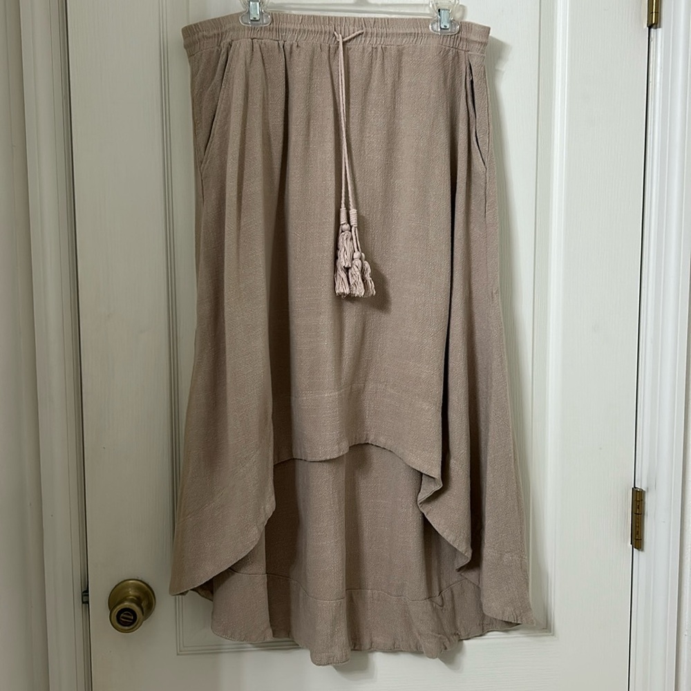 Democracy High-Low Skirt in Taupe